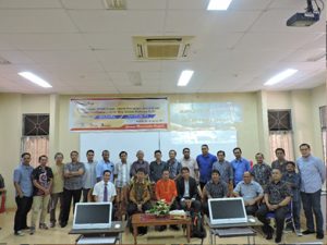 Foto bersama Pimpinan Fakultas, Jurusan Matematika, Narasumber dan para peserta laki-laki