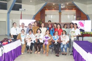 DWP FKIP UNPATTI ADAKAN PELATIHAN MERANGKAI BUKET BUNGA