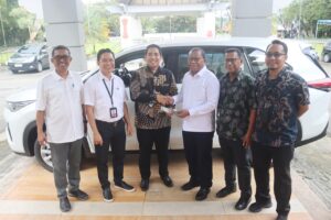 BRI Cabang Ambon Serahkan Satu Unit Mobil kepada Universitas Pattimura