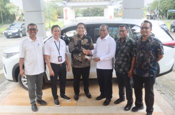 BRI Cabang Ambon Serahkan Satu Unit Mobil kepada Universitas Pattimura