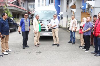 IKAPATTI Serahkan Bantuan Mobil Operasional dan Bantuan Dana Sarana Ibadah