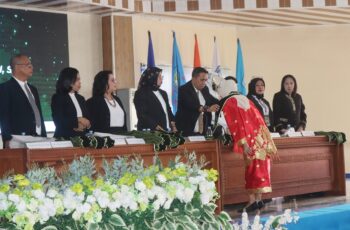 Pengukuhan dan Penggelaran Lulusan Fakultas Ekonomi dan BisnisUniversitas Pattimura