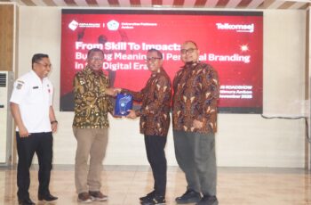 Rektor Menghadiri Roadshow To Campus “From Show to Impact: Being Mindful, Personal Branding in the Digital Era.”