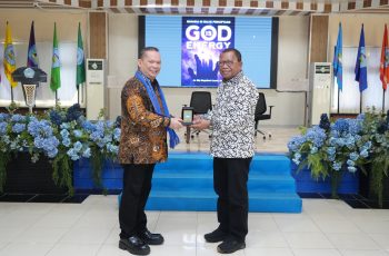 Rektor Tekankan Penguatan Spiritualitas Pegawai Melalui Kegiatan “God is Energy”