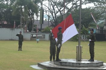 Unpatti Gelar Upacara HUT Ke-81 RI: Rektor Fredy Leiwakabessy Bacakan Sambutan Mendikti Saintek RI dan Serahkan Satyalancana