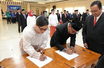 Rektor Lantik 14 Pejabat Administrator dan Pengawas
